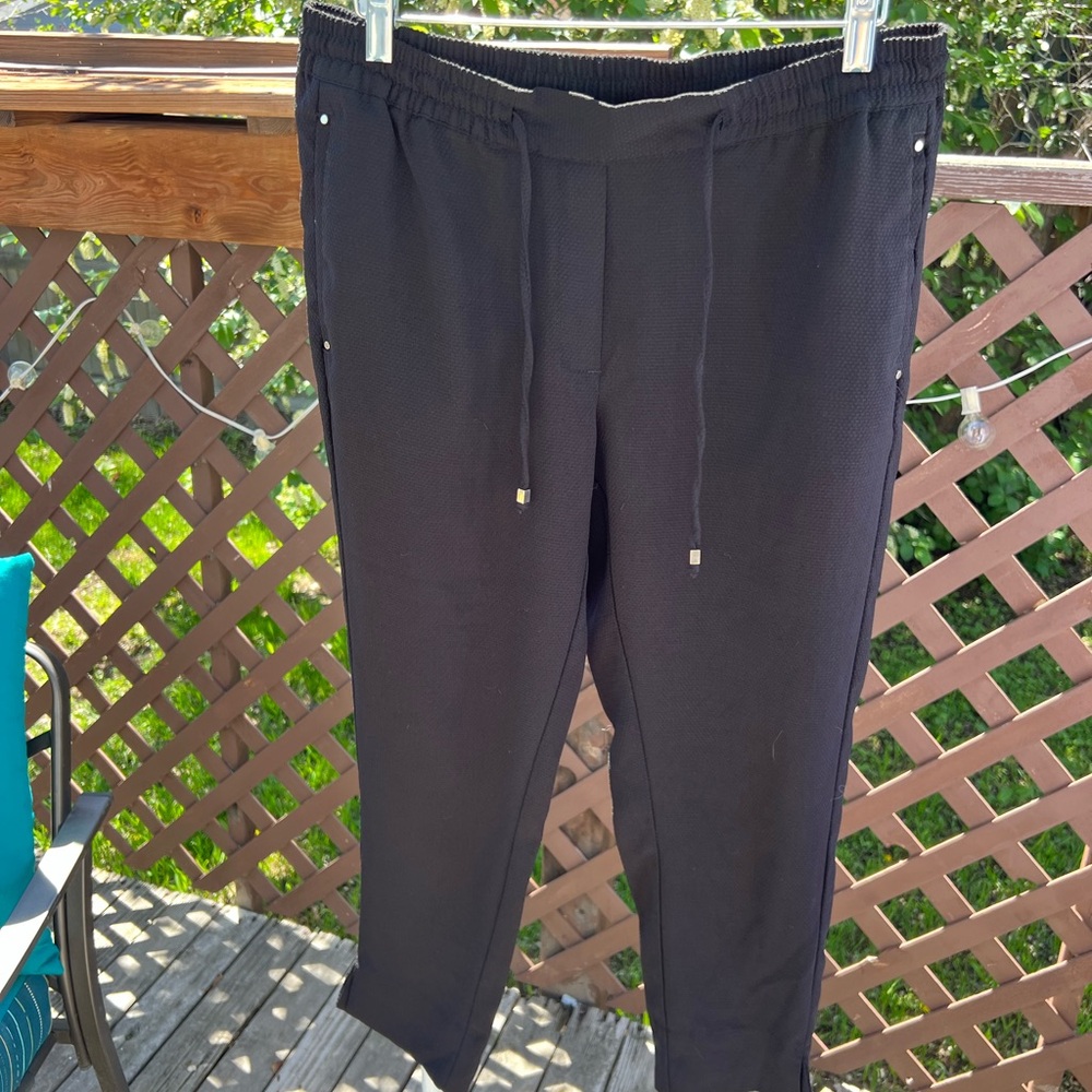 H&M Black Capri Pants with Relaxed Fit